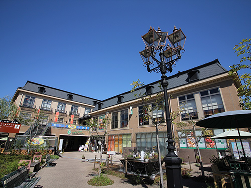 四番町スクエア（ひこね食賓館四番町ダイニング前広場）