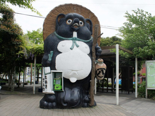 信楽駅前大たぬき