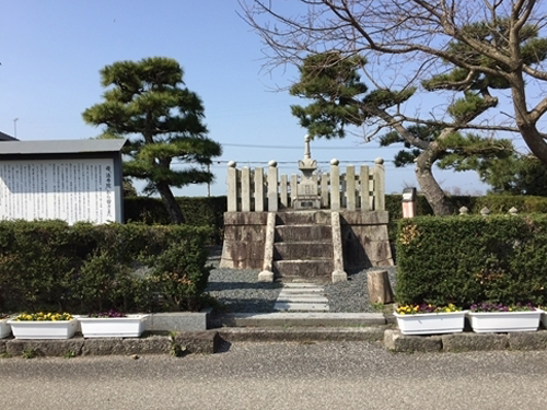 山内一豊の母「法秀院」の墓