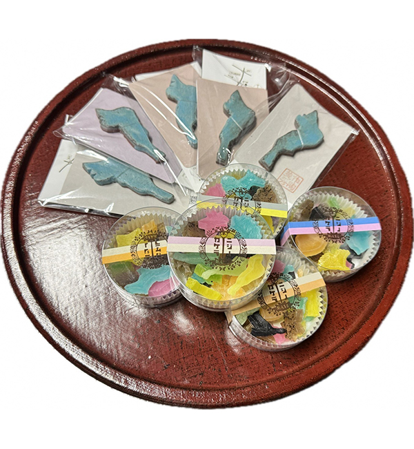 琵琶湖の陶器
モチーフニジノカケラ（琥珀糖）